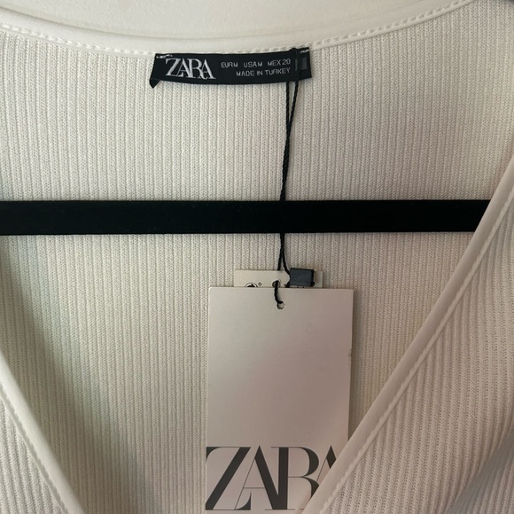 NWT Zara White Ribbed Buttoned V-Neck Top - Picture 3 of 4